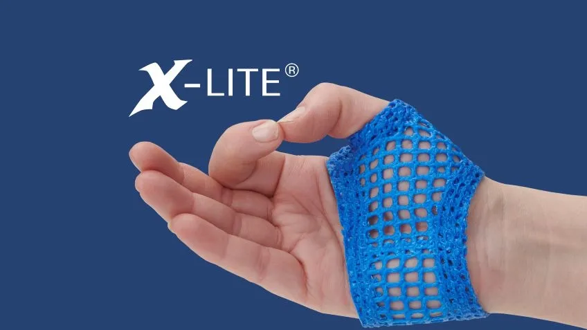 Tutore per la mano in X-Lite su fondo blu